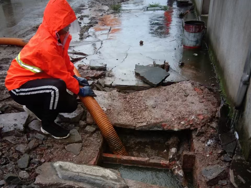 济南专业清理污水池 炜誉市政以规范流程守护城市 “肠道”