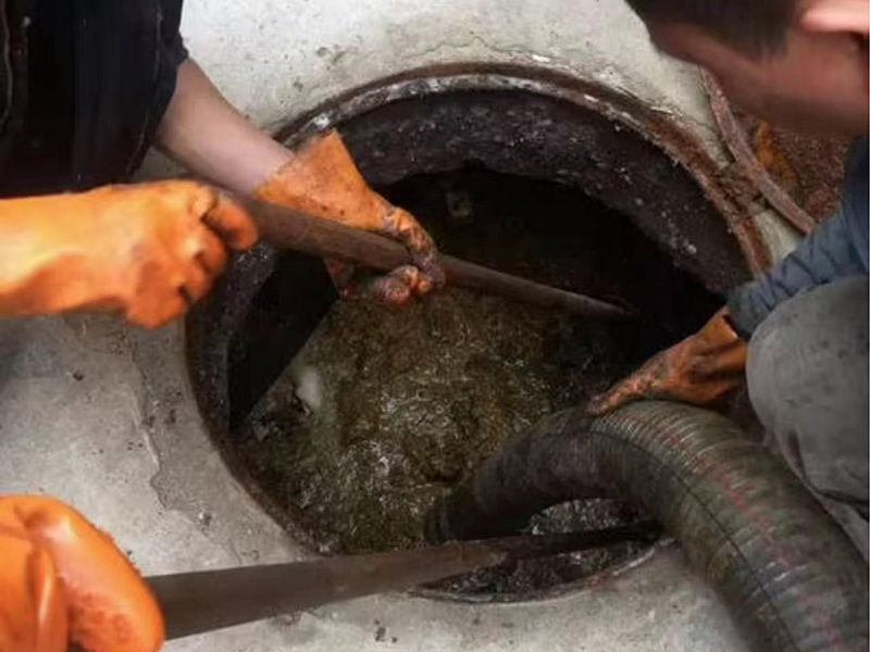 济南清理化粪池时如何避免沼气的危害？